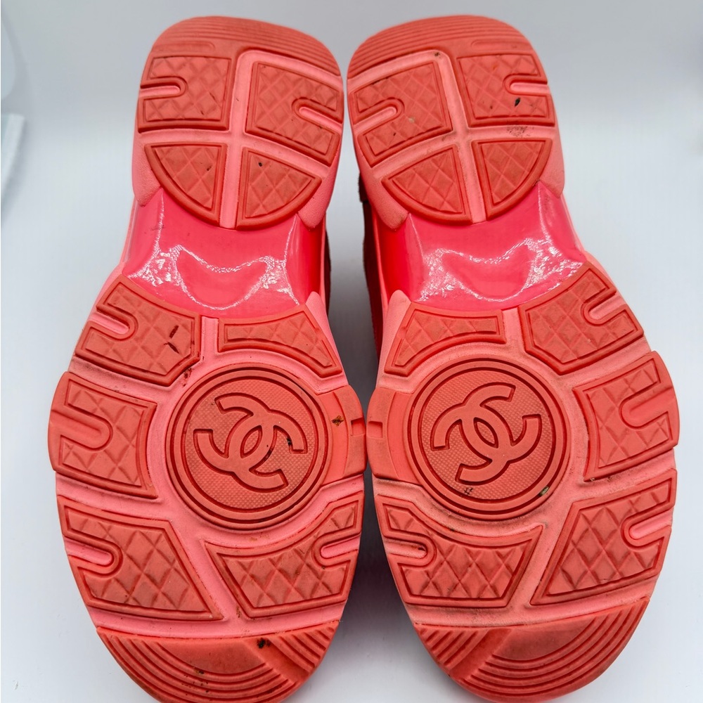 CHANEL Suede CC Logo Women's Pink and Red Sneakers - Picture 12 of 12